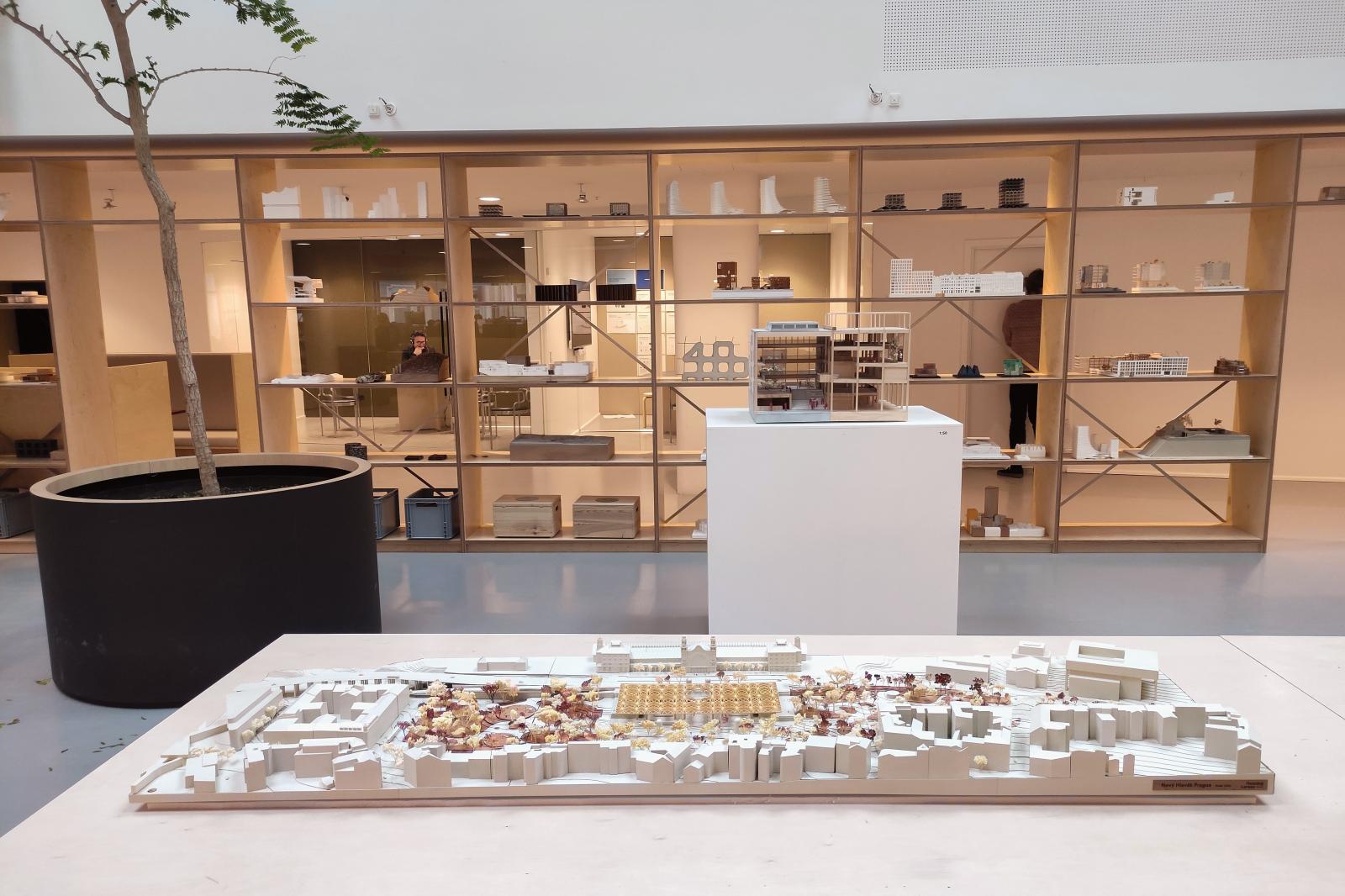 Prague Station 1-500