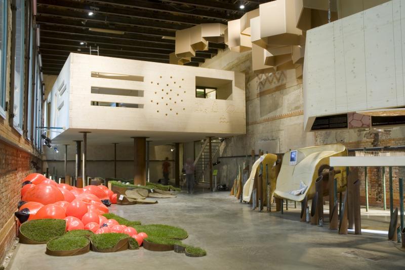 Naked House Building